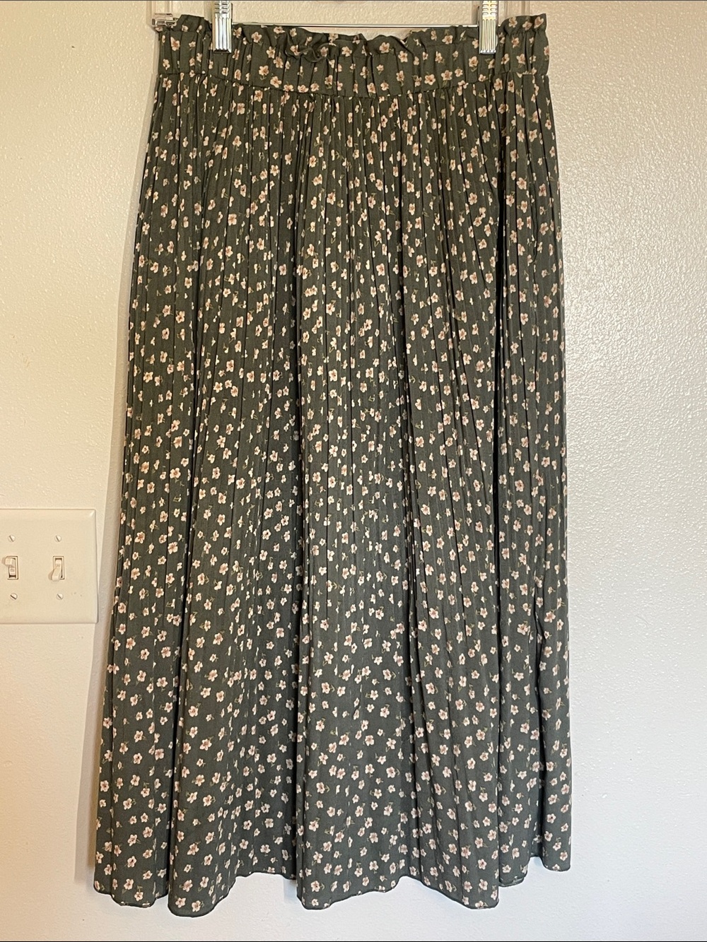 Olive Green Pleated Midi Skirt with Cream Floral Print